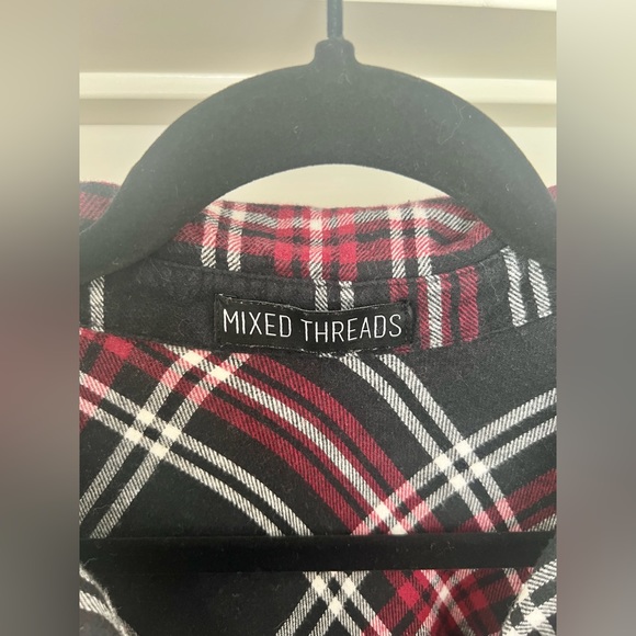 Mixed Threads Allayah Cold Shoulder Top size medium - Picture 6 of 6